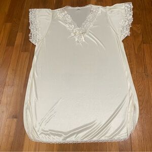 Beautiful Petra Fashier, cream color nightgown, lg.